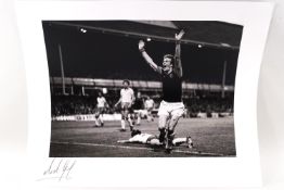 Football - Andy Gray, Aston Villa, signed 16 x 20 silver gelatin photograph,