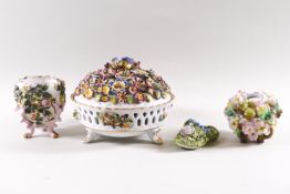 A Continental hard paste porcelain pot pourri dish on three legs,