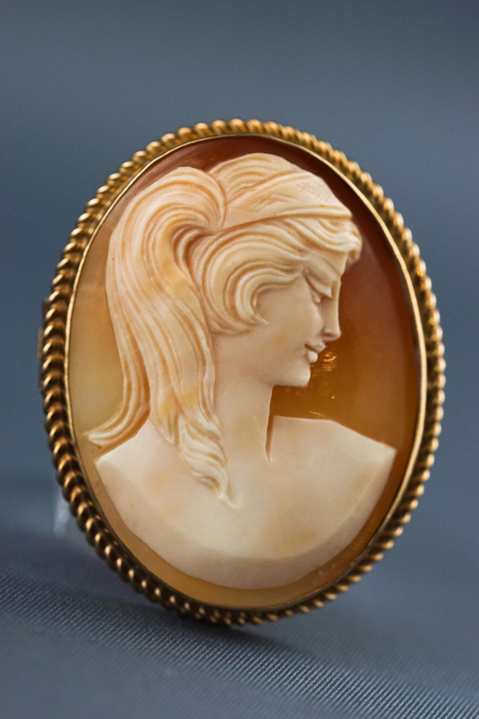 An oval hardstone cameo brooch, - Image 2 of 3