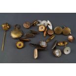 A collection of jewellery to include a mourning locket (with hair),