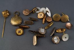 A collection of jewellery to include a mourning locket (with hair),