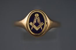 A yellow metal signet ring having a reversible spinning centre of plain and Masonic design