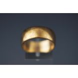 A yellow metal D shape wedding ring. Size: U. Hallmarked 9ct gold, Birmingham 1970,