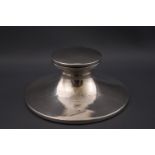 A capstan style inkwell, of low form with loaded base, Birmingham 1923,