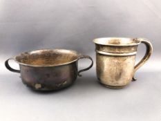 A silver two handled porringer of plain form, Birmingham 1924, 10cm diameter,