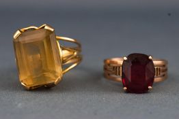 A yellow metal single stone ring set with a rectangular citrine size M,