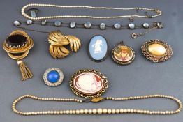 A collection of Jewellery to include a moonstone ring and necklace, a Wedgwood brooch,