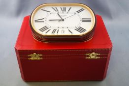 A Le Must de Cartier composition Quartz battery driven Concourse desk clock with white Roman dial