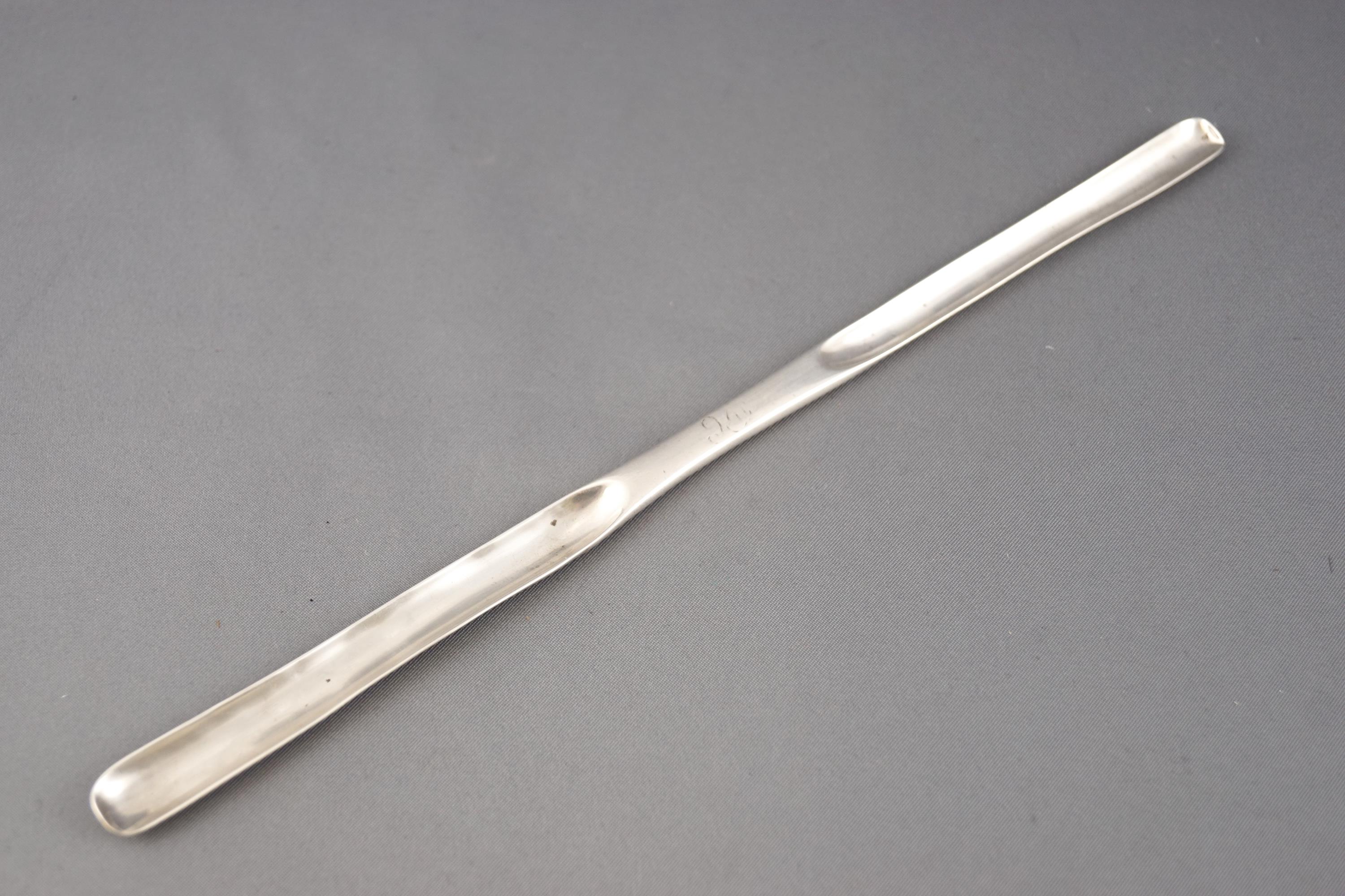 A George III style white metal (un-marked) double ended marrow scoop, 22cm long,