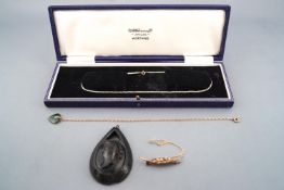 A collection of jewellery to include a large carved jet pendant (untested)