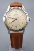 A stainless steel Zenith wristwatch. Circular cream dial with mixed markings. Automatic movement.