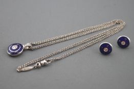 An 18ct white gold jewellery set Consisting of a circular pendant with blue enamel finish