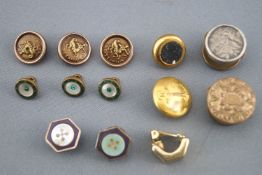 A collection of miscellaneous costume jewellery to include dress studs,