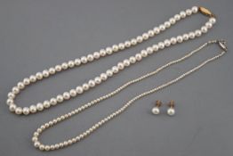 A collection of freshwater pearl jewellery to include a graduated single strand,