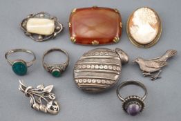 A collection of jewellery