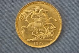 A double sovereign Victoria coin, dated 1887. Supplied with fitted case.