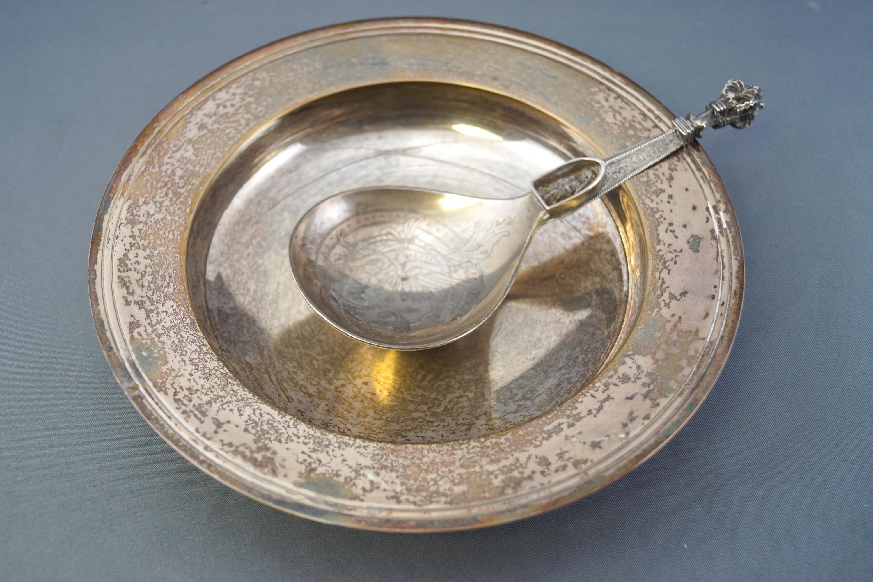 A silver Armada dish, of traditional form, London 2000, 17cm wide, 266 grams,