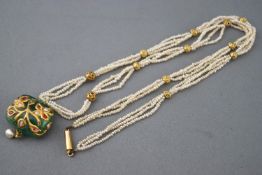 An Indian Mughal style pendant necklace