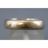 A heavy D shape 5mm yellow metal wedding ring. Hallmarked 9ct gold, Birmingham. Size: N