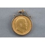 An Edward VII full sovereign dated 1904 within a plain and scroll mount hallmarked 9ct gold,