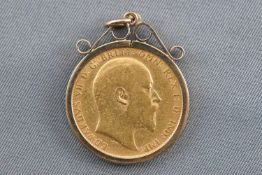 An Edward VII full sovereign dated 1904 within a plain and scroll mount hallmarked 9ct gold,