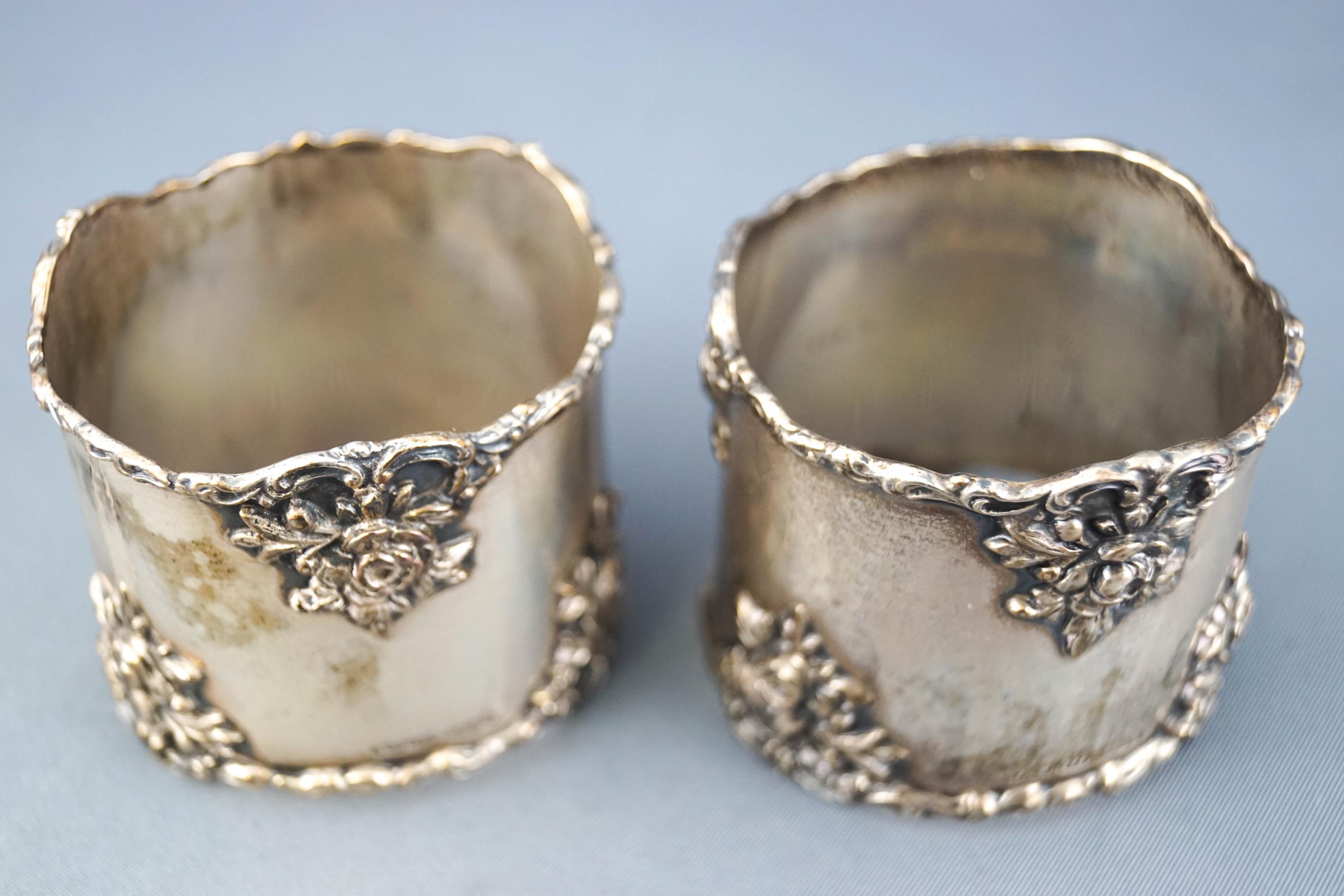 A pair of Continental import silver napkin rings, - Bild 2 aus 2