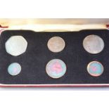 A collection of commemorative coins to include: A boxed queens jubilee 1977 set of five coins;