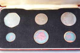 A collection of commemorative coins to include: A boxed queens jubilee 1977 set of five coins;