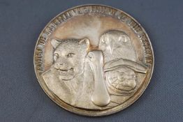 A commemorative wildlife medal. 60.0mm diameter. Hallmarked sterling silver, Birmingham, 1993.