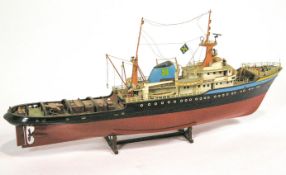 A wooden scale model of the tug Zwarte Zee, probably Billing Boat,