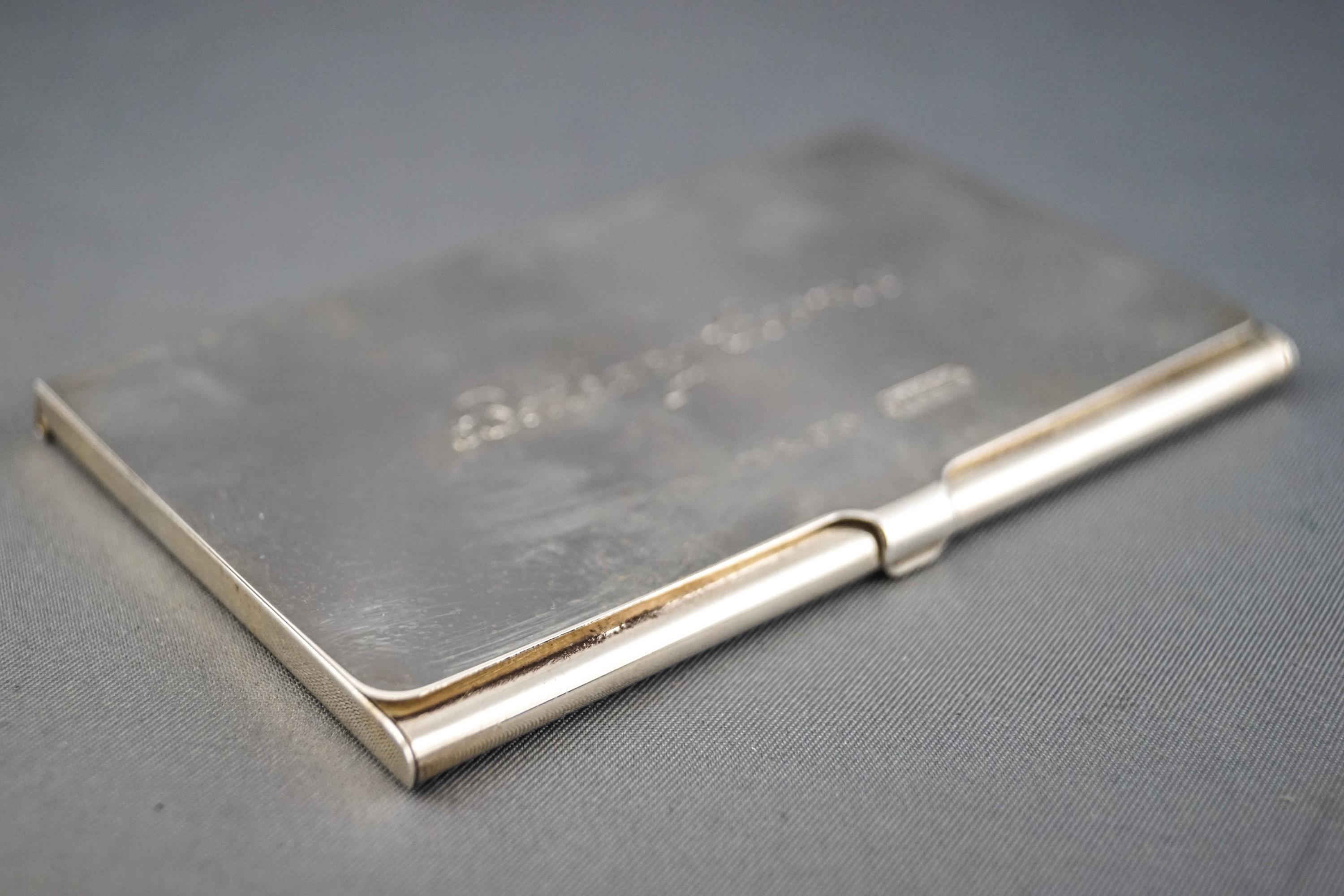 A Tiffany & Co plain rectangular form silver card case with flip top lid, 6cm x 9 cm, - Bild 2 aus 4