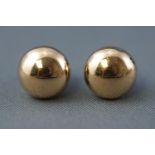 A yellow metal pair of button ball stud earrings measuring approximately 9.00mm diameter.