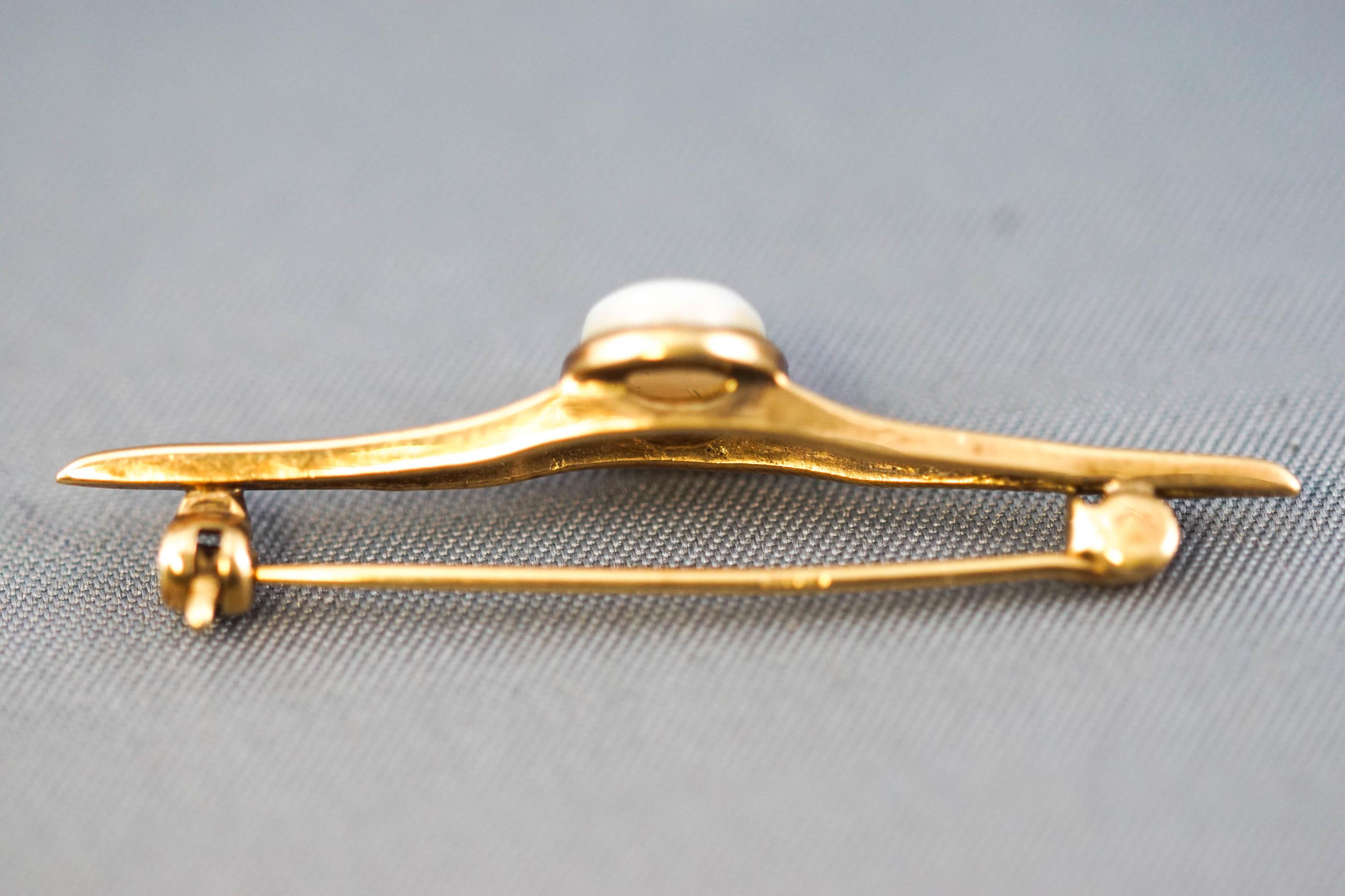 A collection of jewellery to include: A yellow metal bar brooch centrally set with an oval cabochon - Image 2 of 4