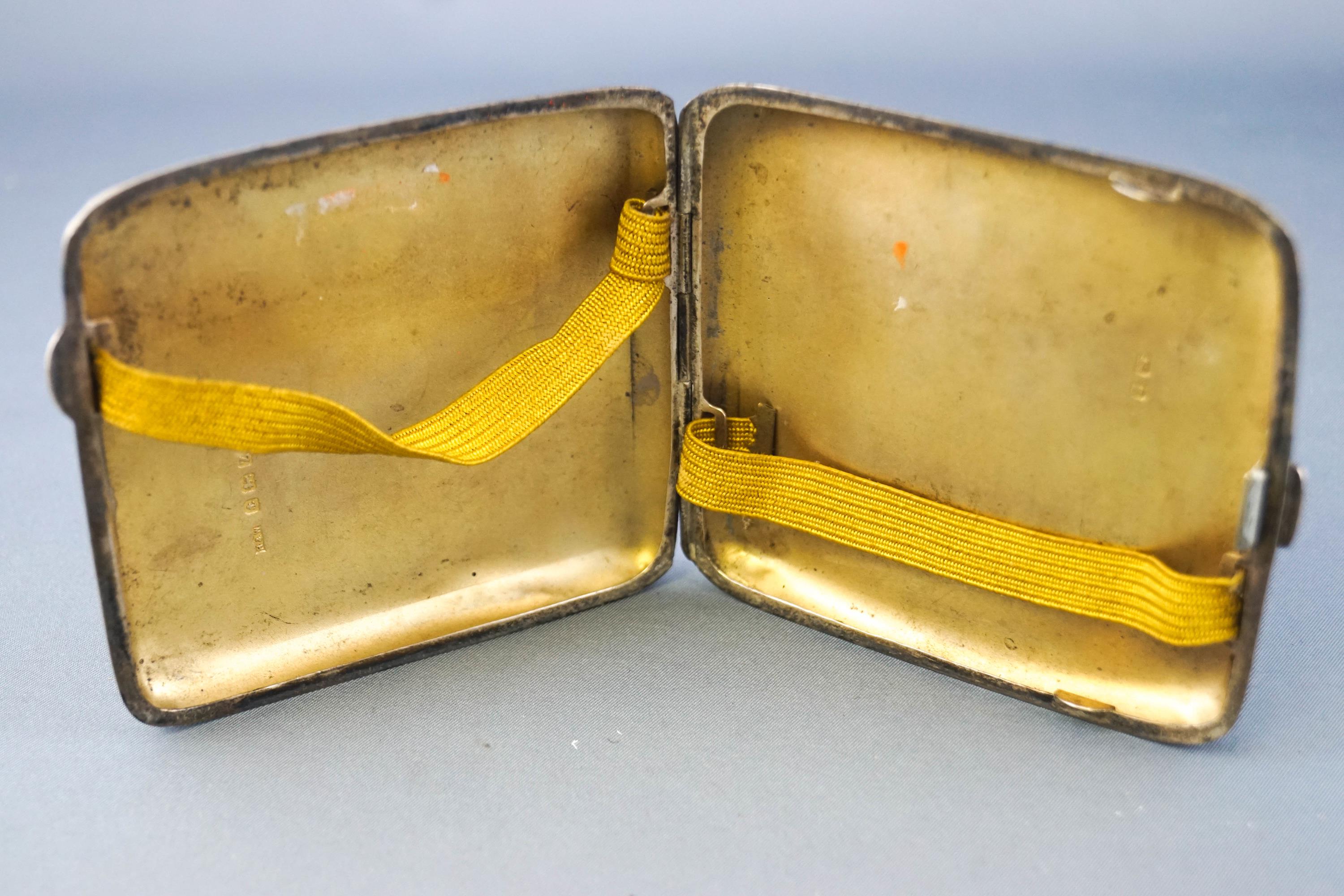 A plain rectangular form engine turned silver cigarette case, with gilt interior, Garrard & Co, - Bild 2 aus 2