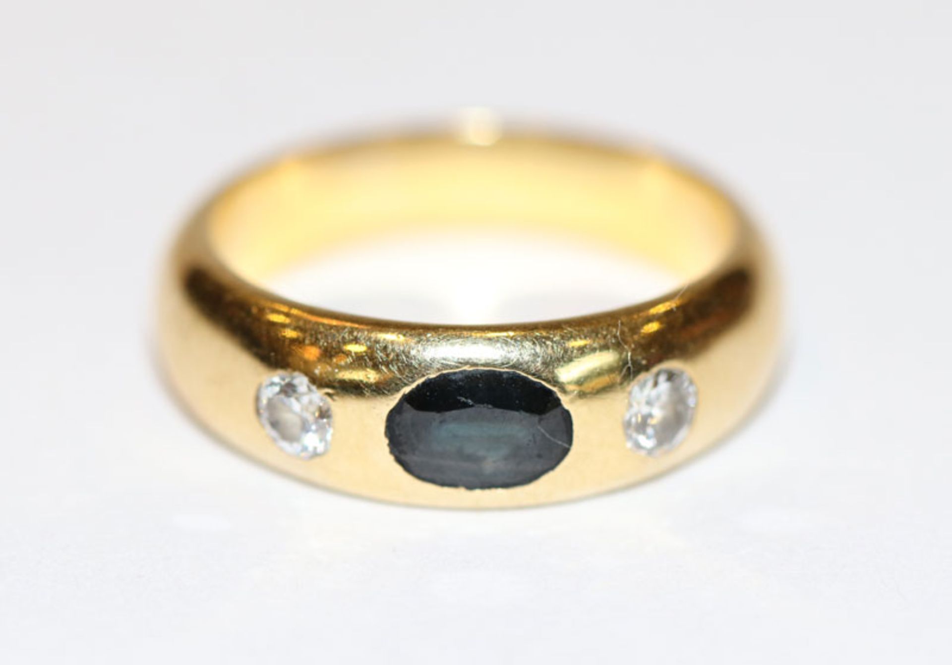 14 k Gelbgold (geprüft) Bandring mit Safir und 2 Diamanten, 5,6 gr., Gr. 50