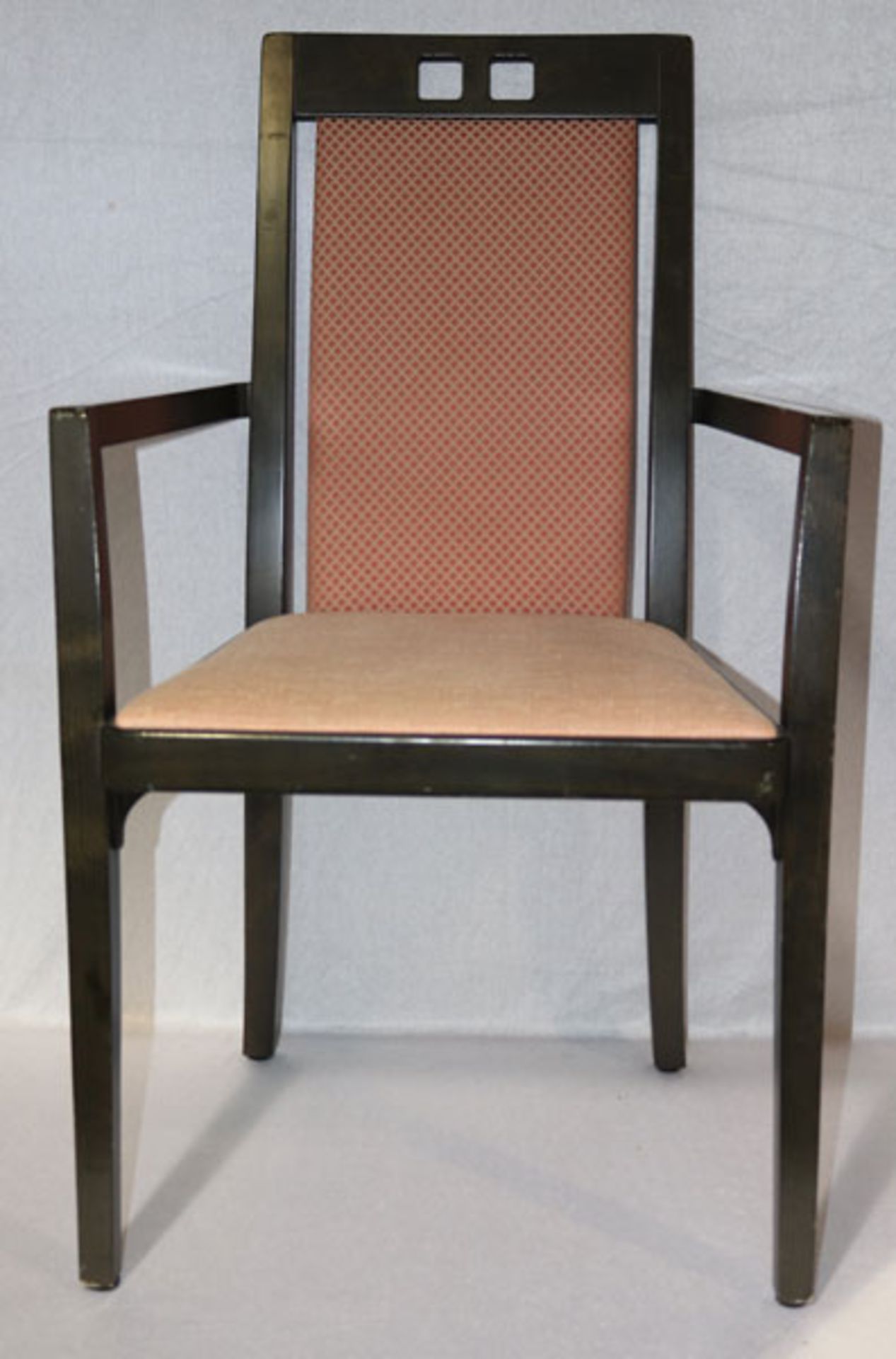 6 Thonet Stühle in gerader Form, Sitz und Lehne gepolstert und rot/beige bezogen, H 97 cm, B 56