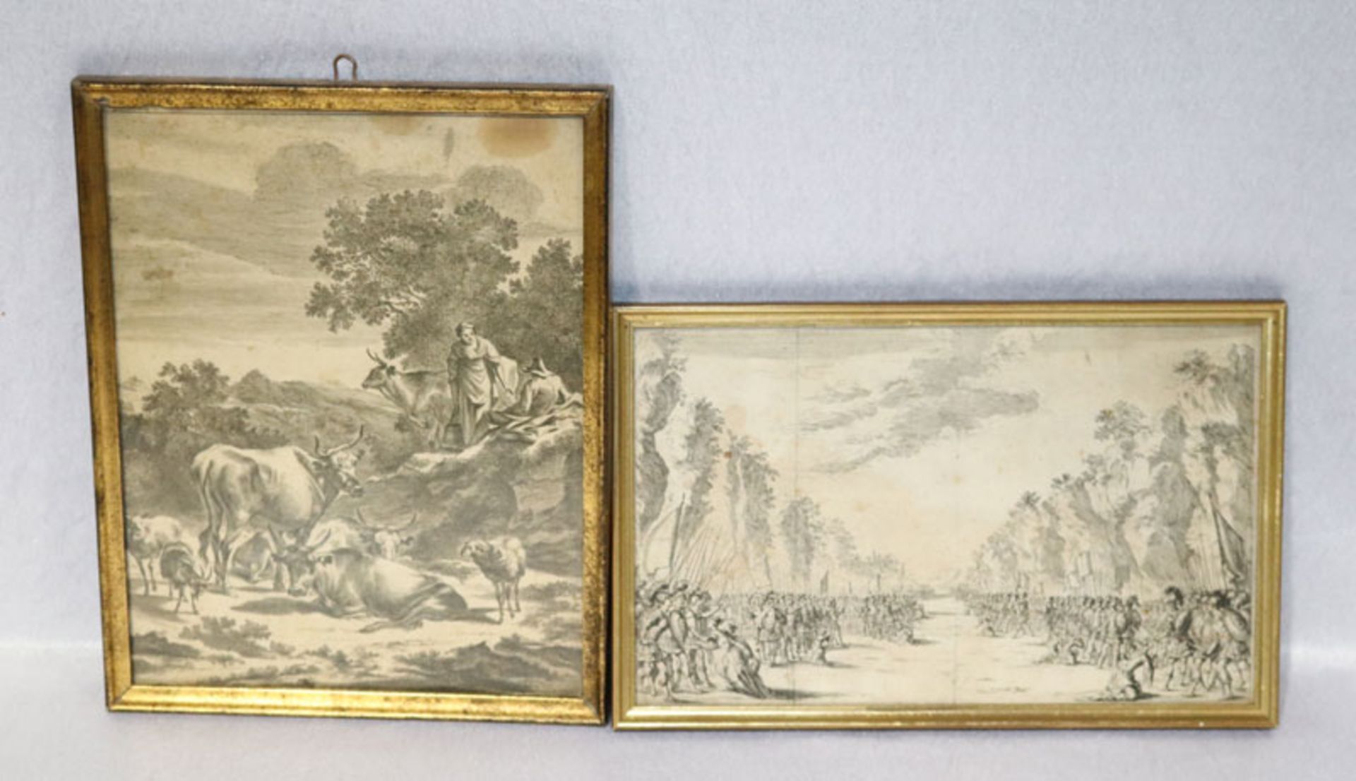 2 Stiche 'Schlacht-Szenerie' und 'Kuhhirte', Blätter teils fleckig, 18. Jahrhundert, unter Glas