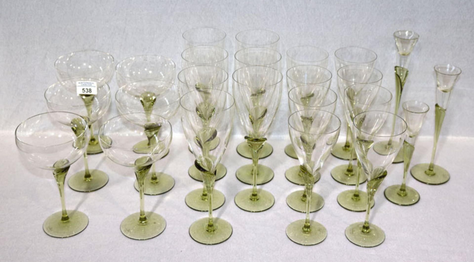 Rosenthal Trinkglas-Konvolut, Form Papyrus, 7 Rotweingläser, 8 Weißweingläser, 6 Sektschalen und 3