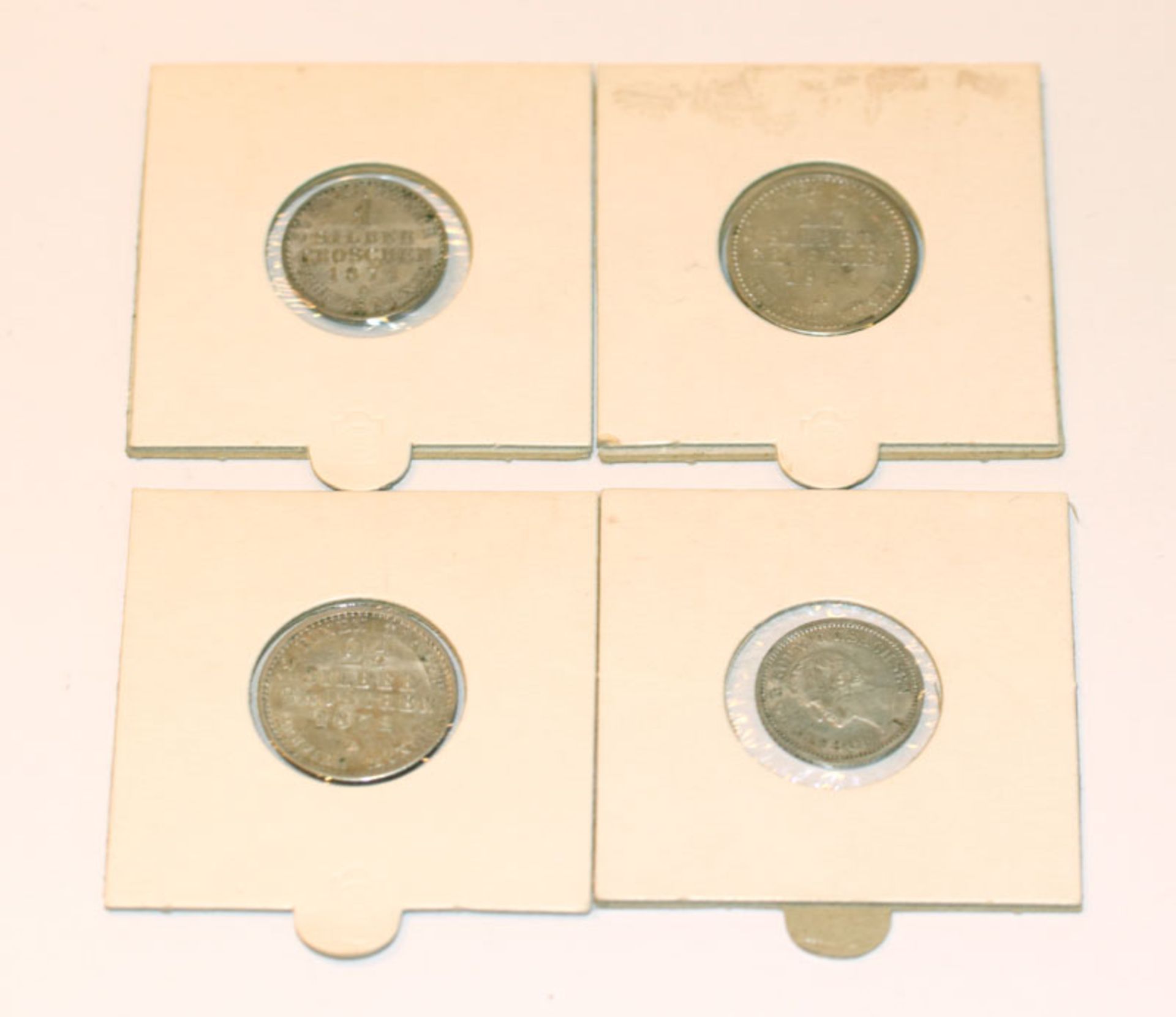 4 Silbermünzen: 3 x Preussen, 1 x 1 Groschen, 2 x 2 1/2 Groschen,1866, 1871, 1872, alle vz, und 1