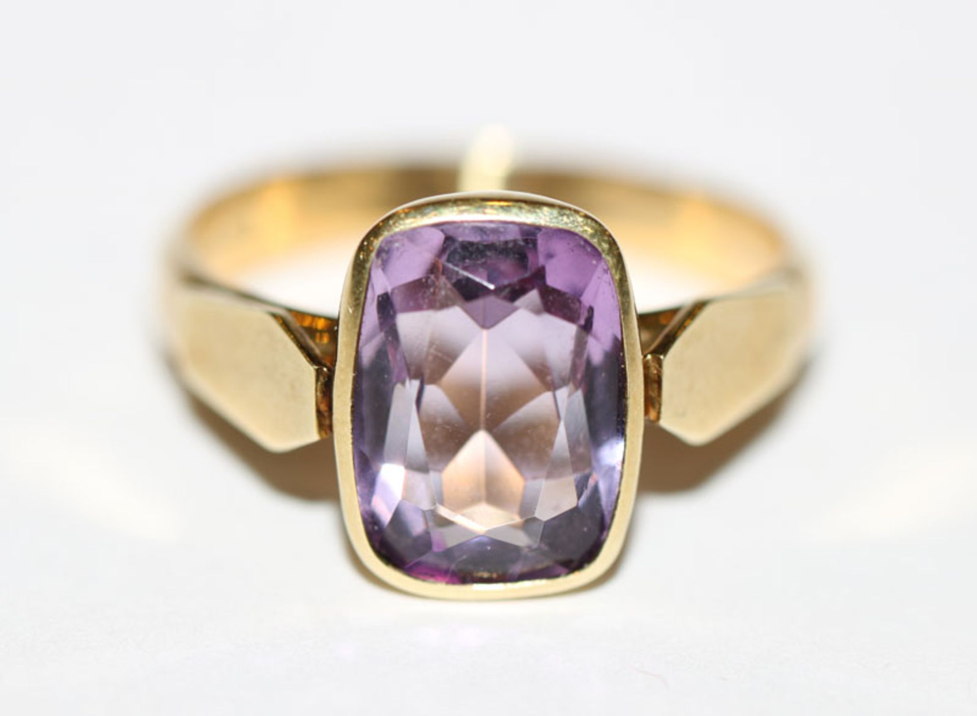 14 k Gelbgold Ring mit Amethyst, Gr. 63, 6,5 gr.