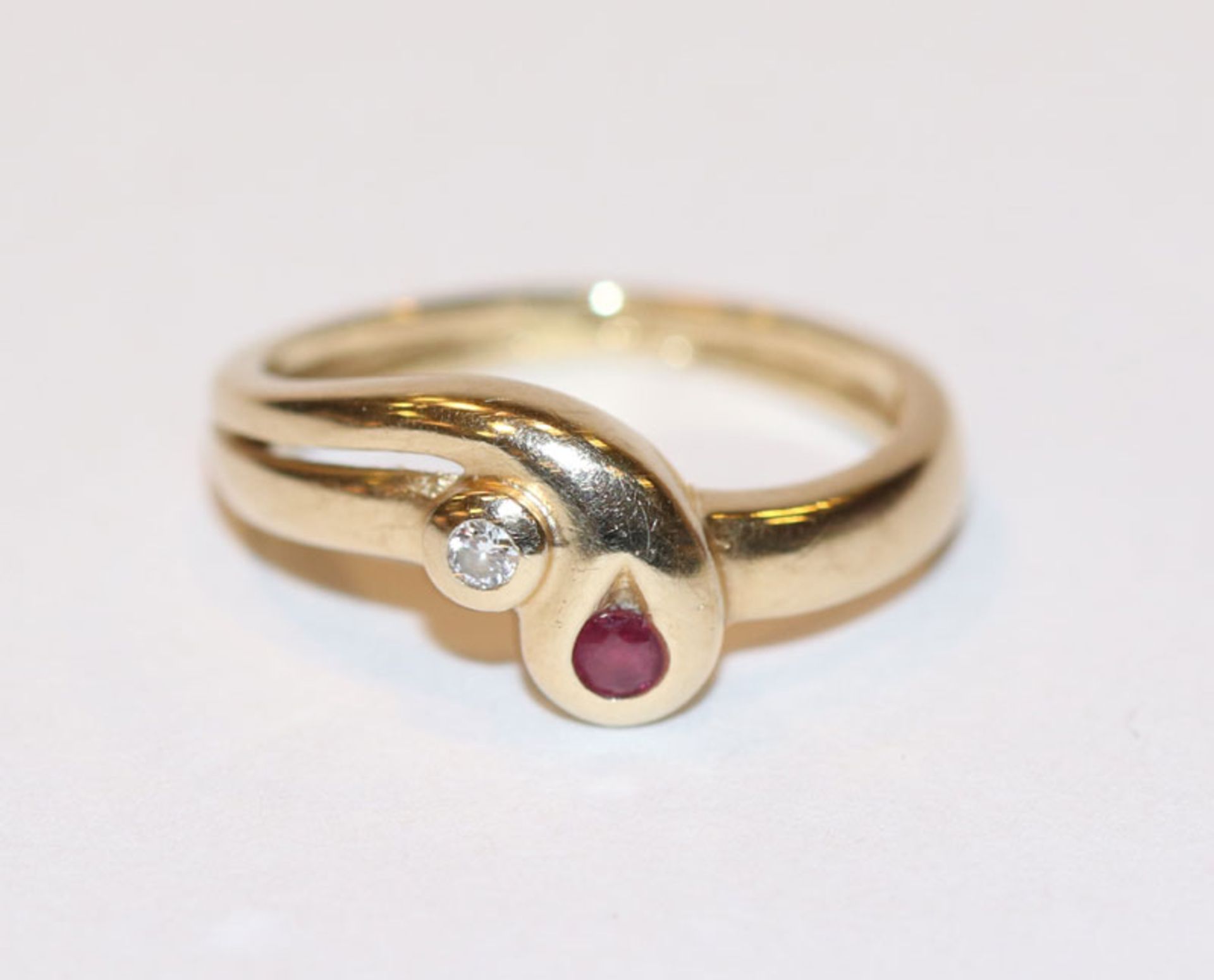 14 k Gelbgold Ring mit Rubin und Diamant, Gr. 45