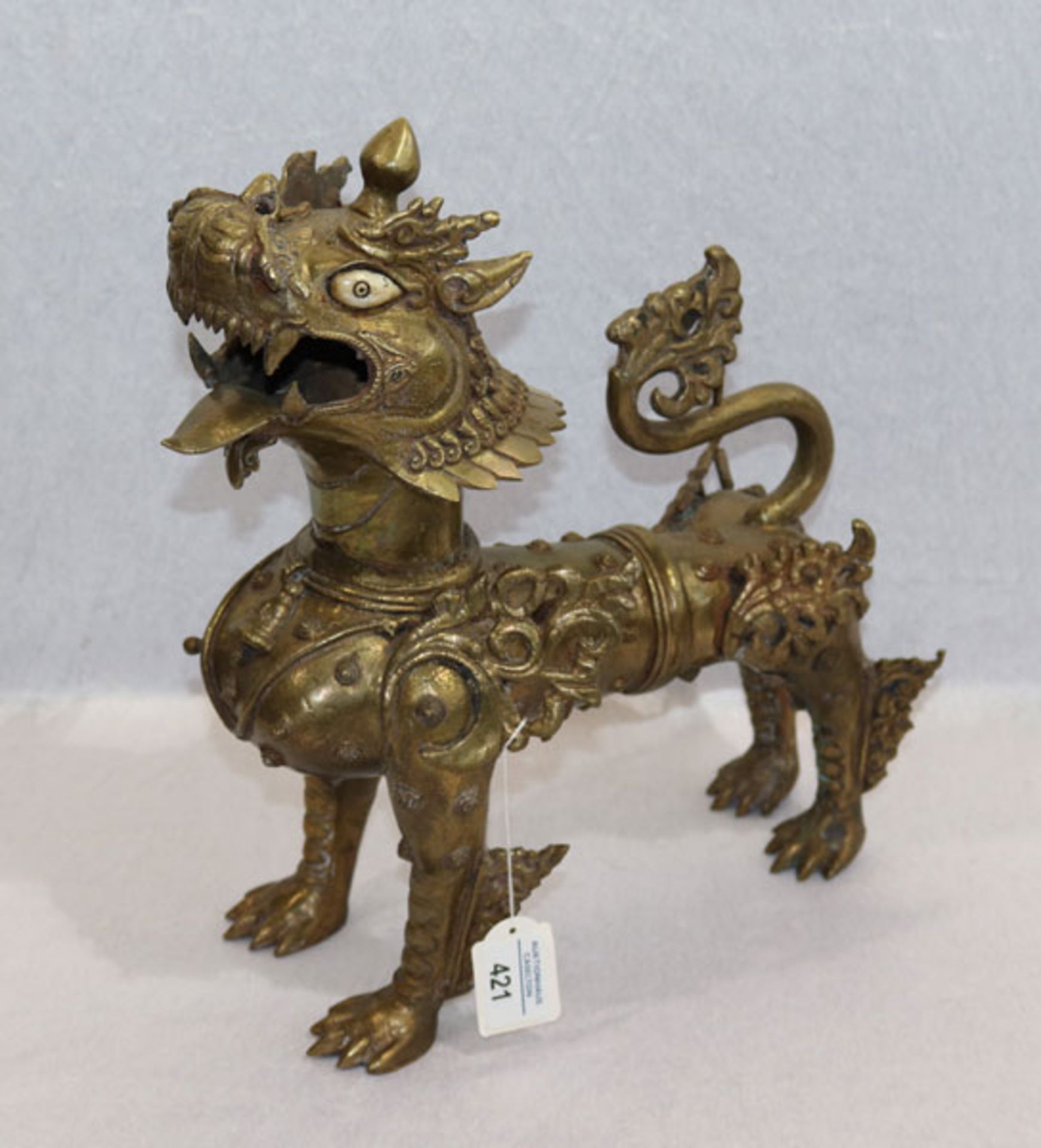 Wächterlöwe Bronze, sog. Fo-Hund, geflügelter Löwe mit bedrohlich aufgerissenem Maul und gelockter