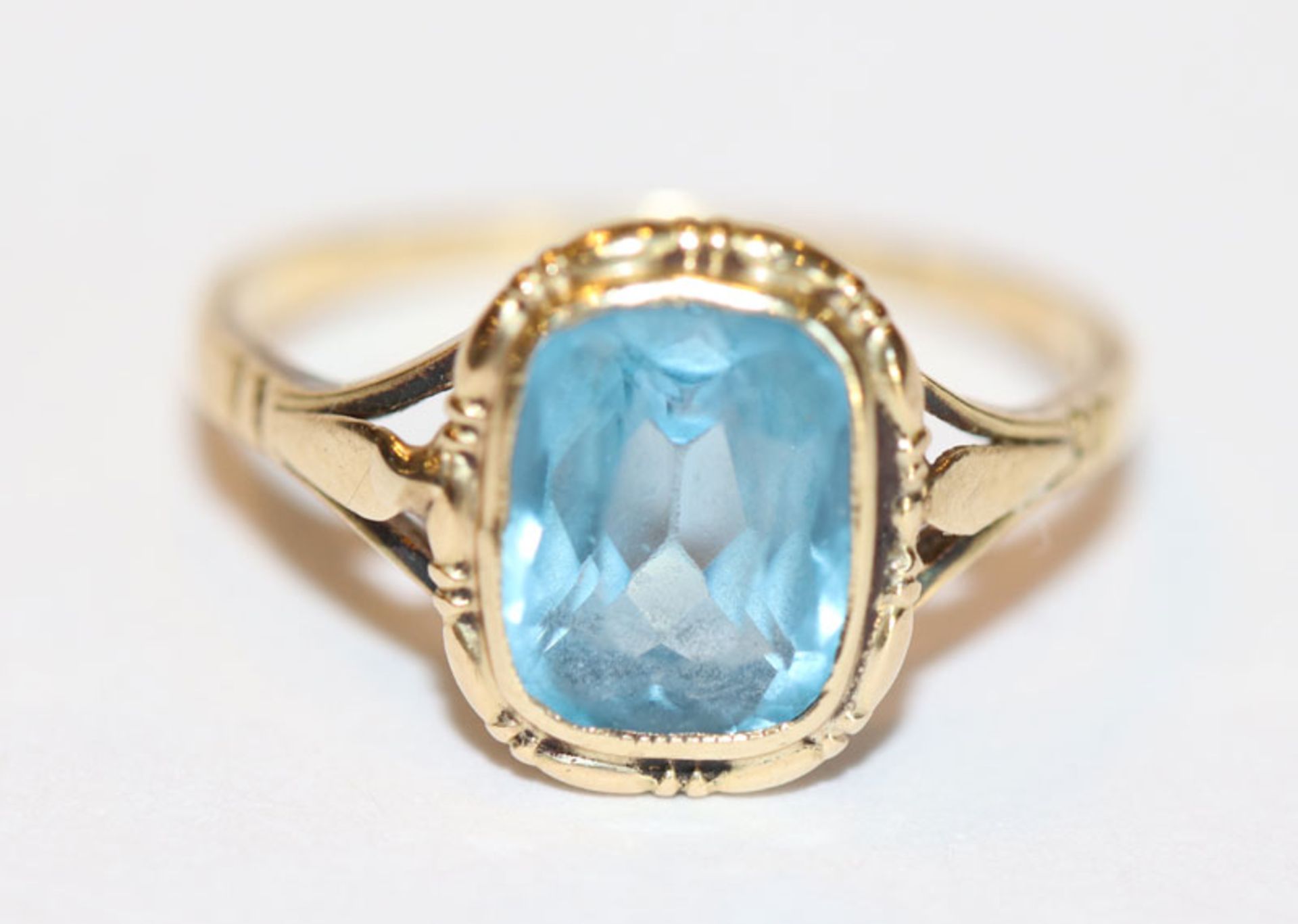 14 k Gelbgold Ring mit Blautopas, Gr. 49