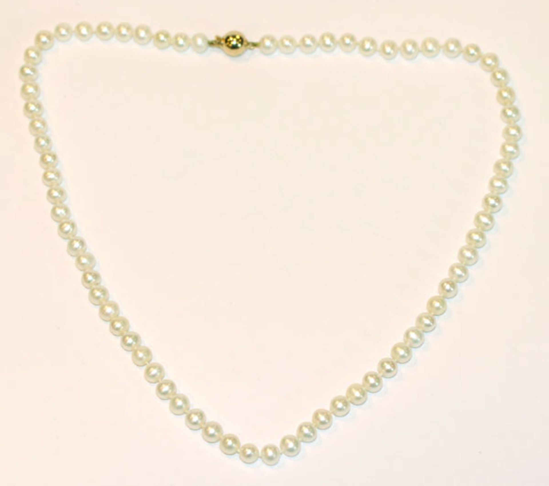Perlenkette mit 14 k Gelbgold Schließe, L 44 cm