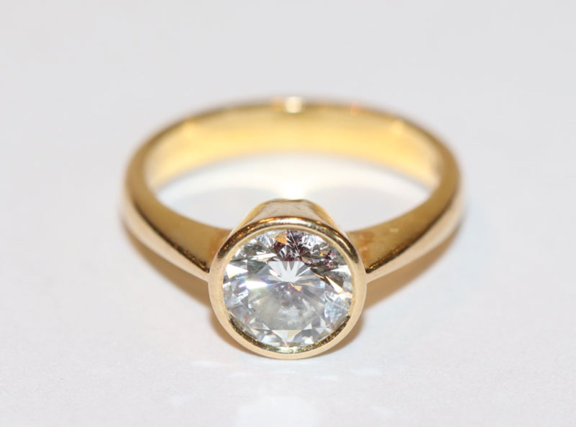 18 k Gelbgold Ring mit Solitär Diamant, 1,23 ct. wesselton V2, Gr. 50, mit Expertise des