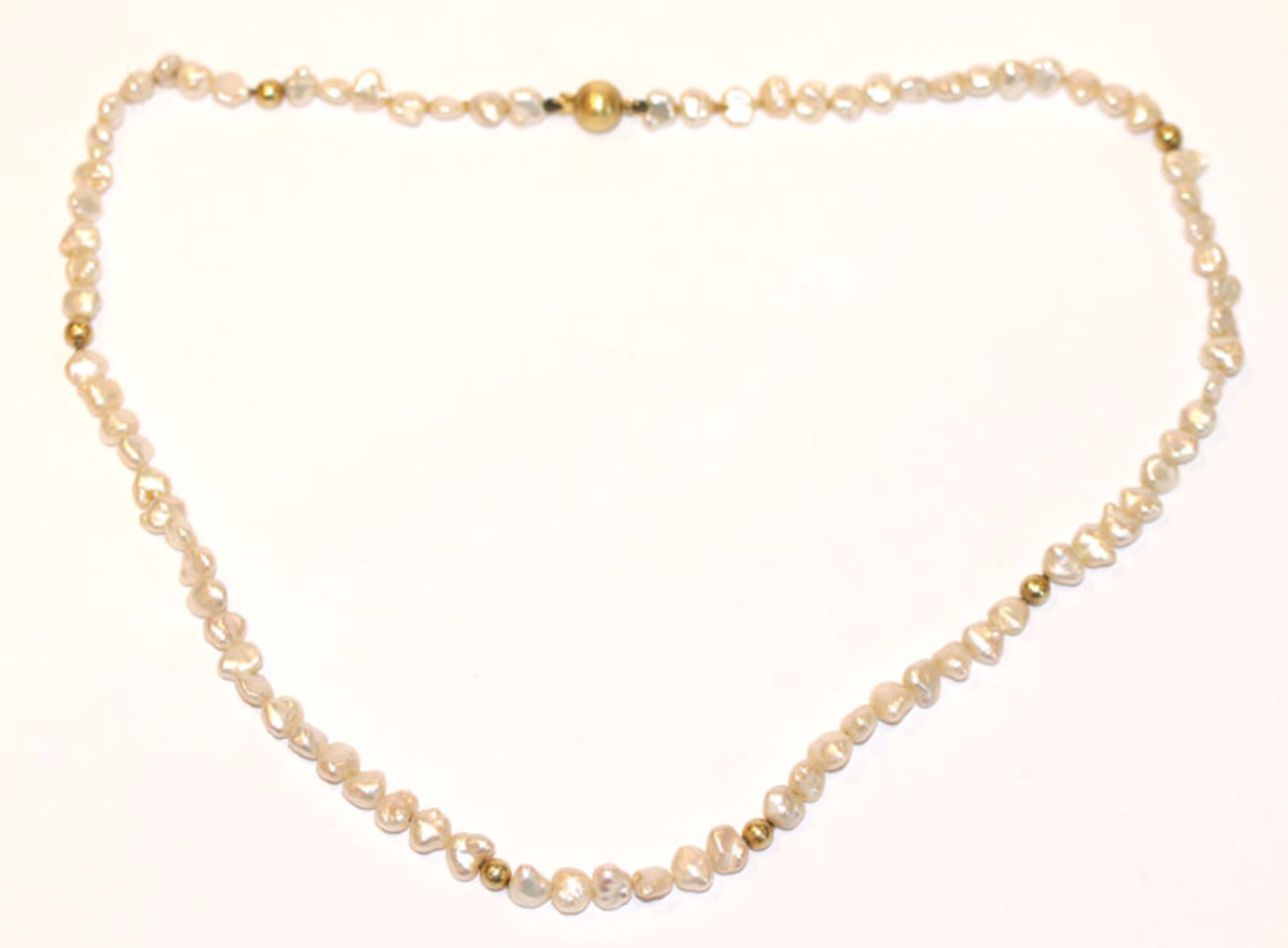Süsswasser-Perlenkette mit 14 k Gelbgold Schließe und Zwischenkugeln, 40 cm