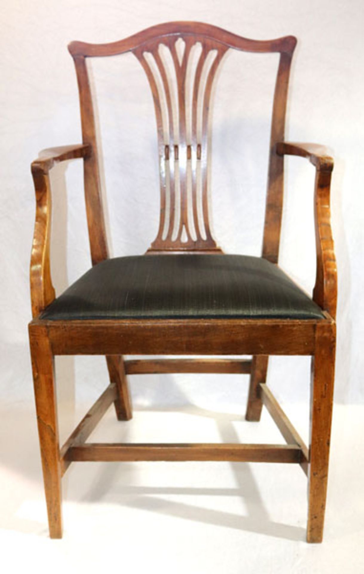 Armlehnstuhl, wohl England, Sitz gepolstert und schwarz bezogen, H 94 cm, B 58 cm, T 42 cm,