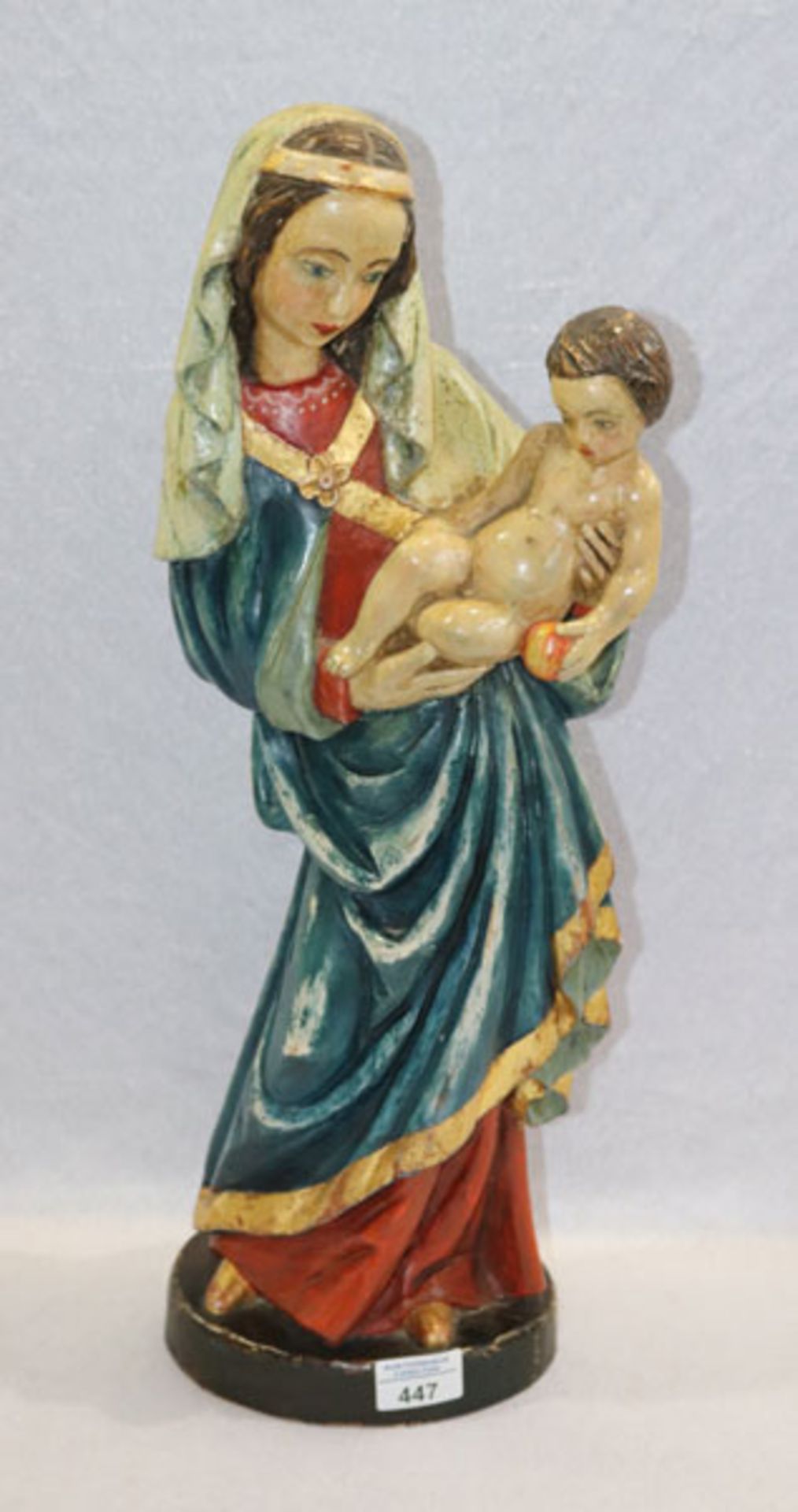 Holz Figurenskulptur 'Maria mit Kind', farbig gefaßt, am Boden monogrammiert JD 1986, H 56 cm, B