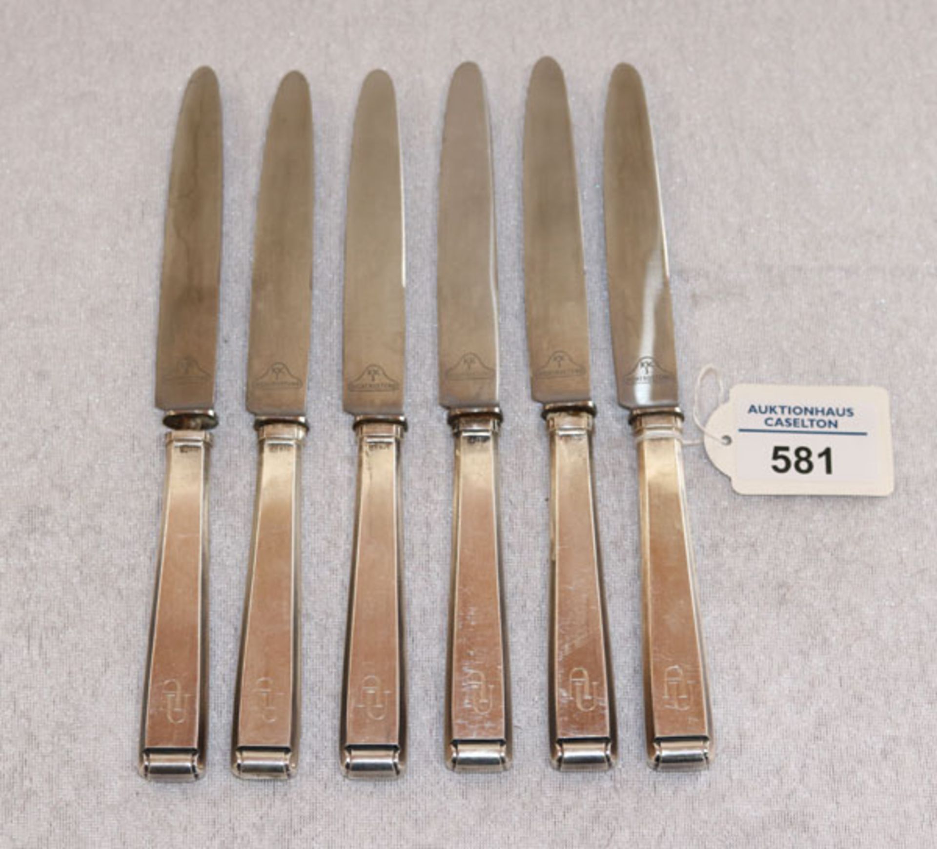 6 Messer mit 800 Silbergriffen, Monogrammgravur AU, Gebrauchsspuren, teils beschädigt