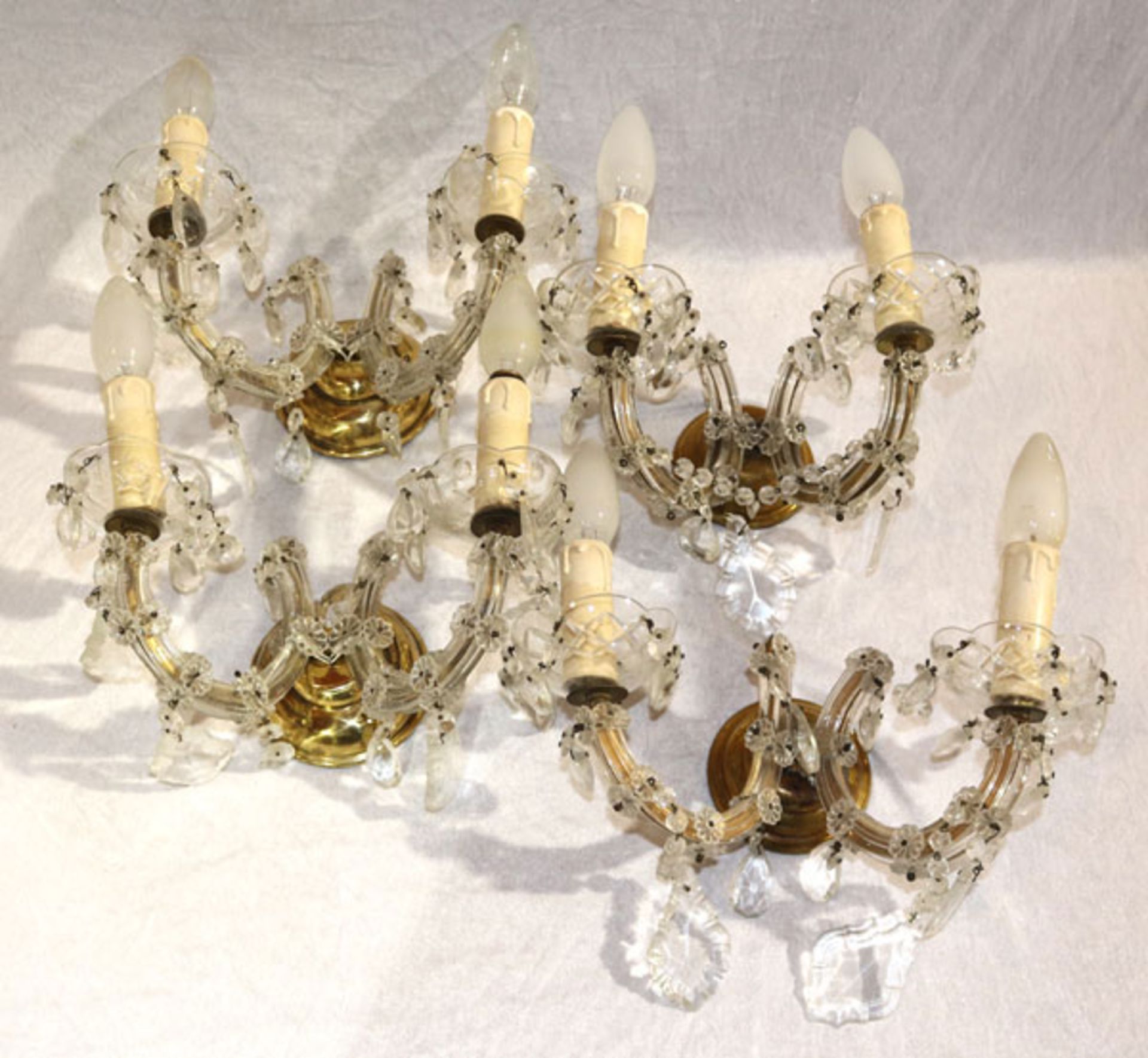 2 Paar Wandlampen, 2-armig mit Glasprismen, H 25/27 cm, B 28/31 cm, Gebrauchsspuren